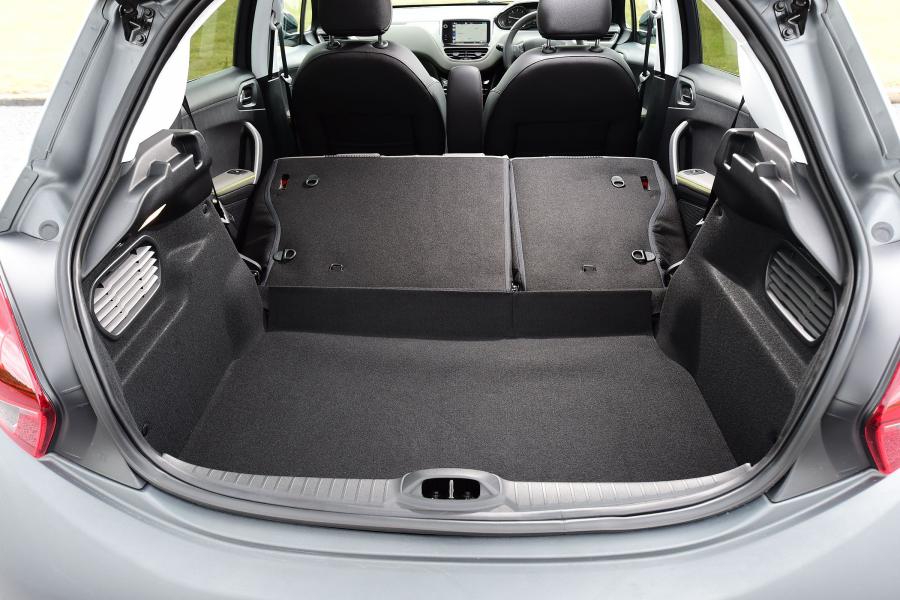  Peugeot 208 5-Door 2015 года  (UK) (фото 9 из 9)
